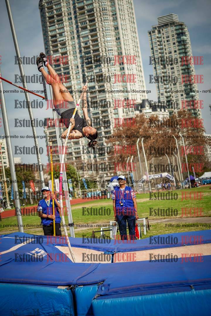 Fotos del salto con garrocha de mujeres
