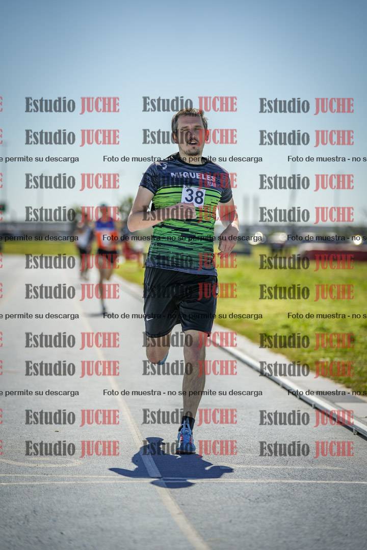 Fotos de los 800 m llanos de varones