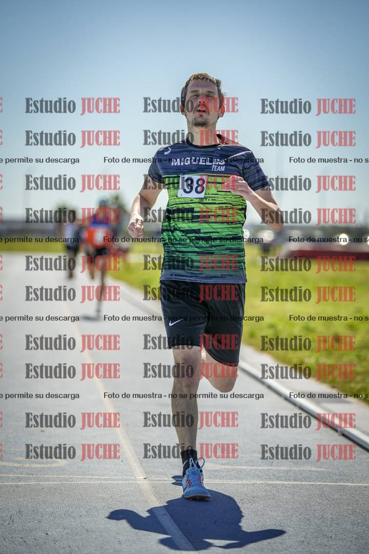 Fotos de los 800 m llanos de varones