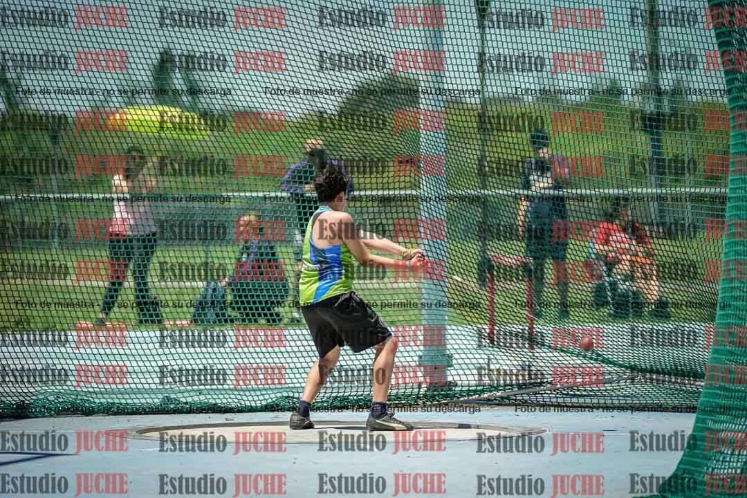 Fotos del lanzamiento del martillo de mujeres y varones - U14