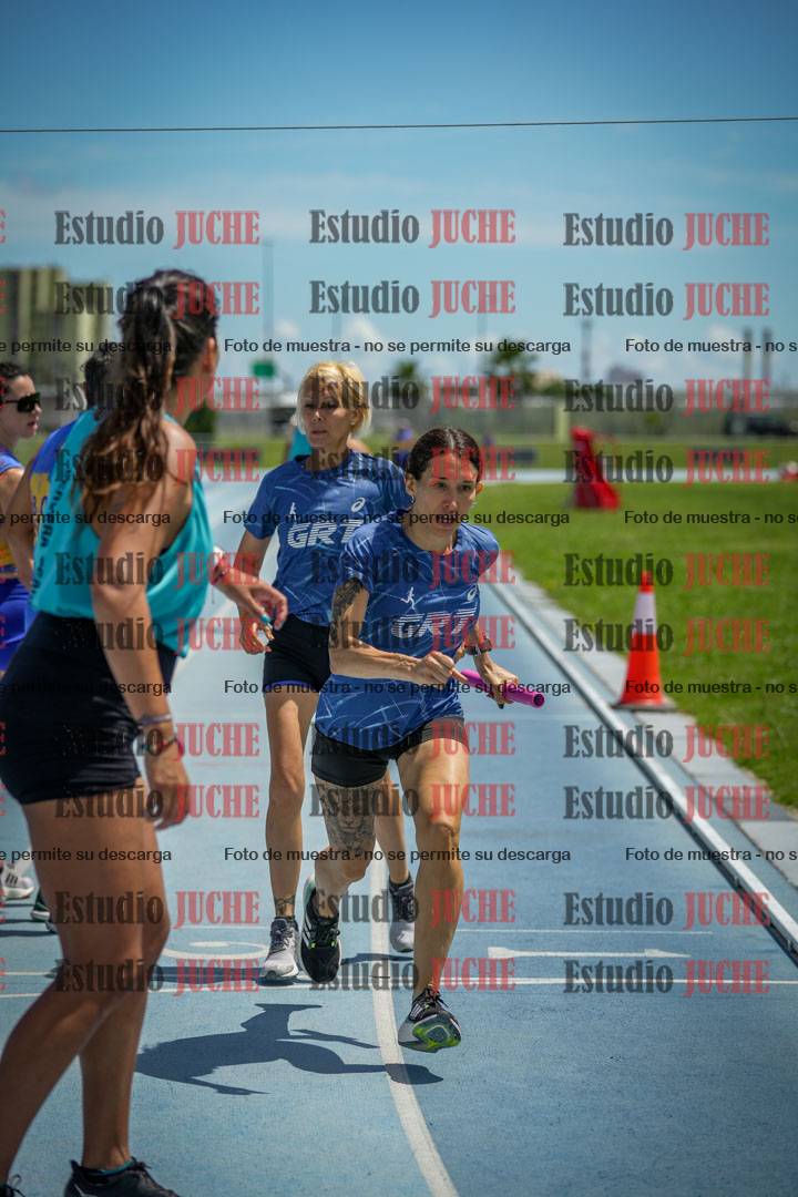 Fotos durante el transcurso de los relevos 20' para running teams - serie 1