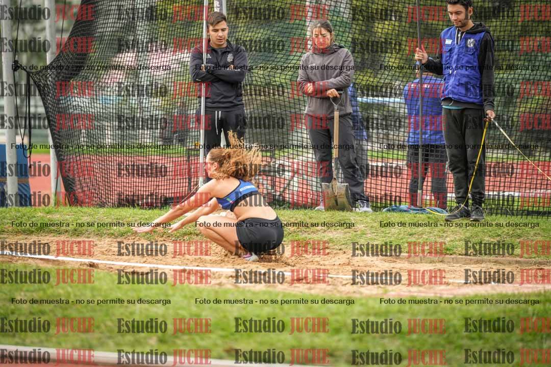 Fotos del salto en largo - mujeres mayores