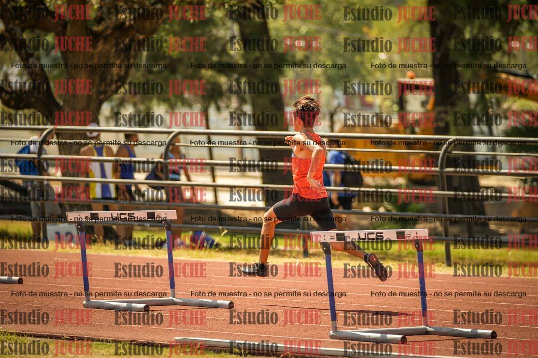 Fotos de los 295 m con vallas de varones