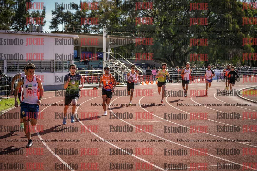 Fotos de los 800 m llanos de varones