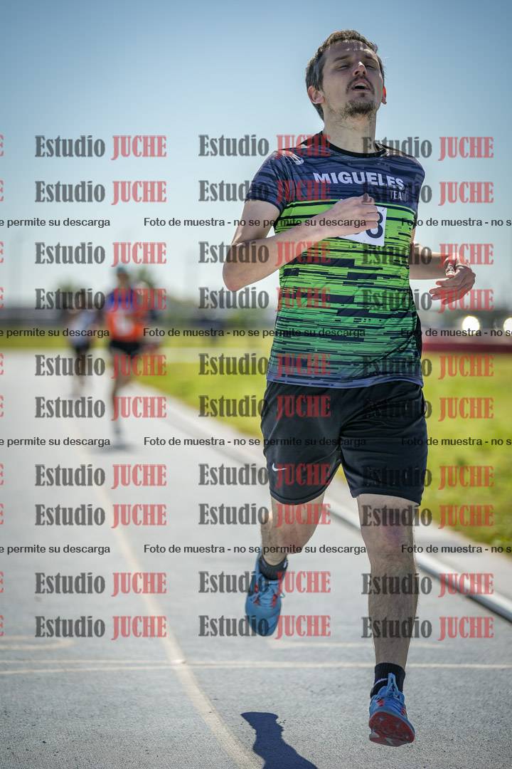 Fotos de los 800 m llanos de varones