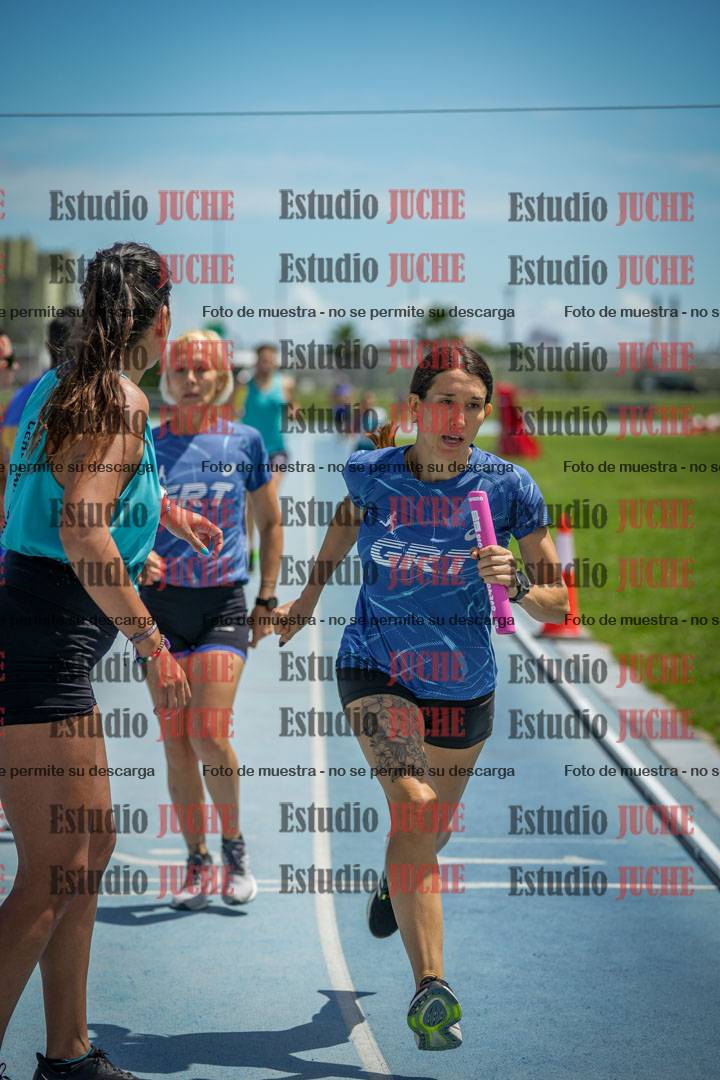 Fotos durante el transcurso de los relevos 20' para running teams - serie 1