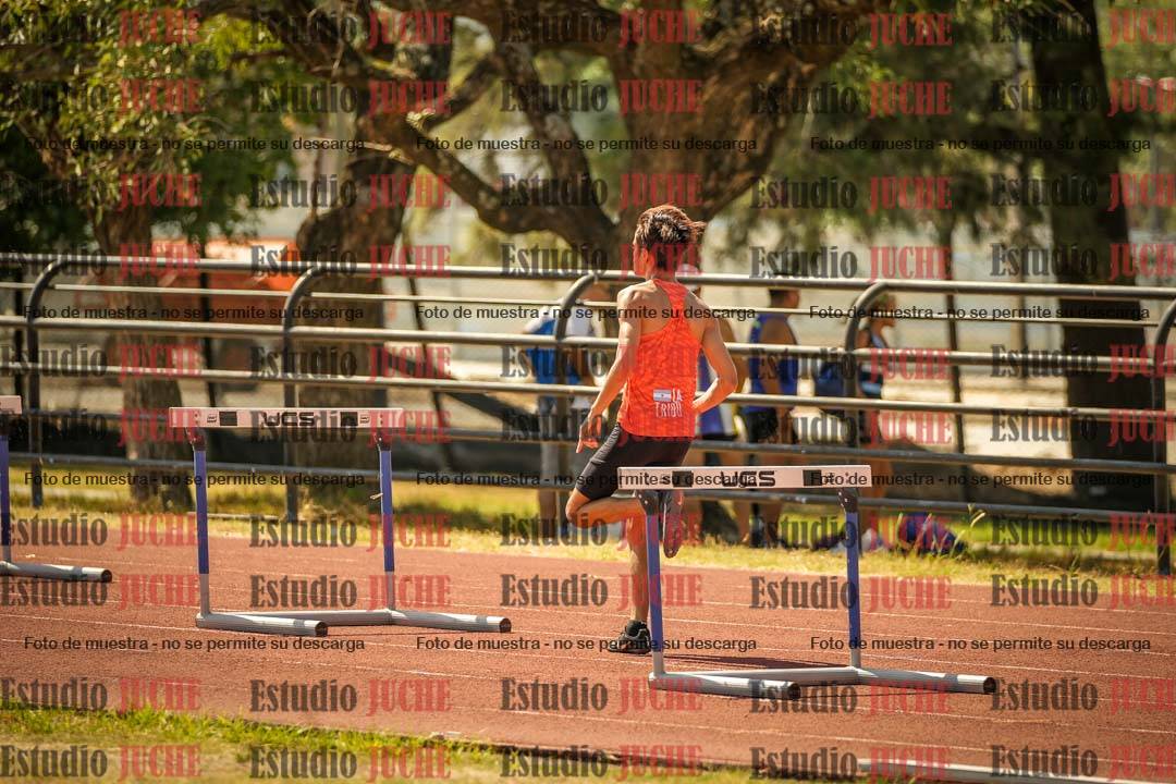 Fotos de los 295 m con vallas de varones