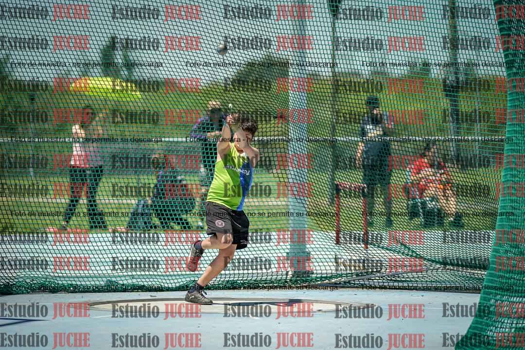 Fotos del lanzamiento del martillo de mujeres y varones - U14