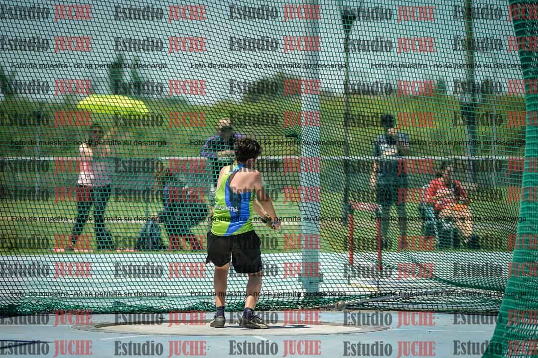 Fotos del lanzamiento del martillo de mujeres y varones - U14