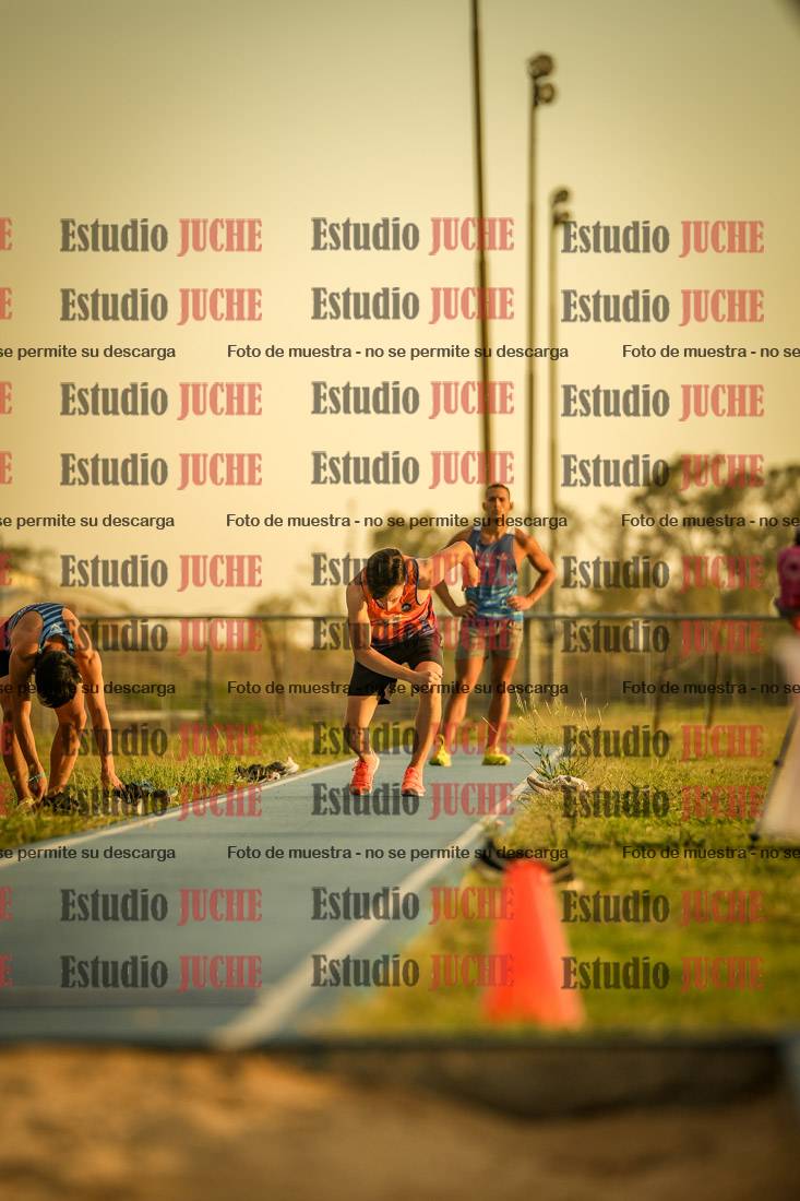 Fotos del salto en largo de varones