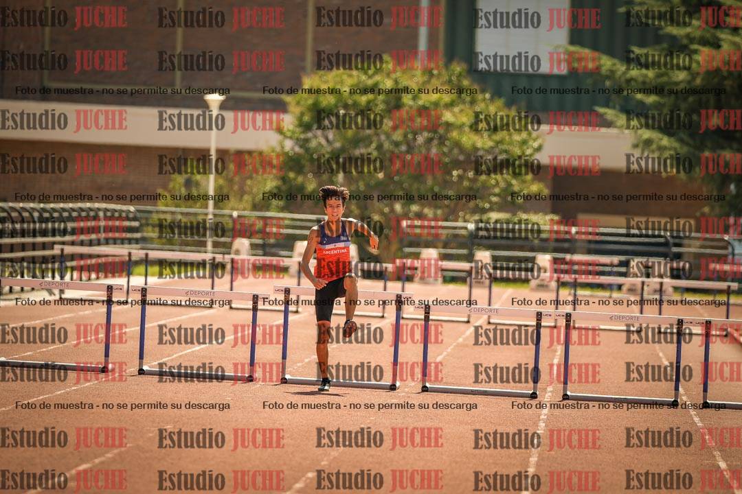 Fotos de los 295 m con vallas de varones