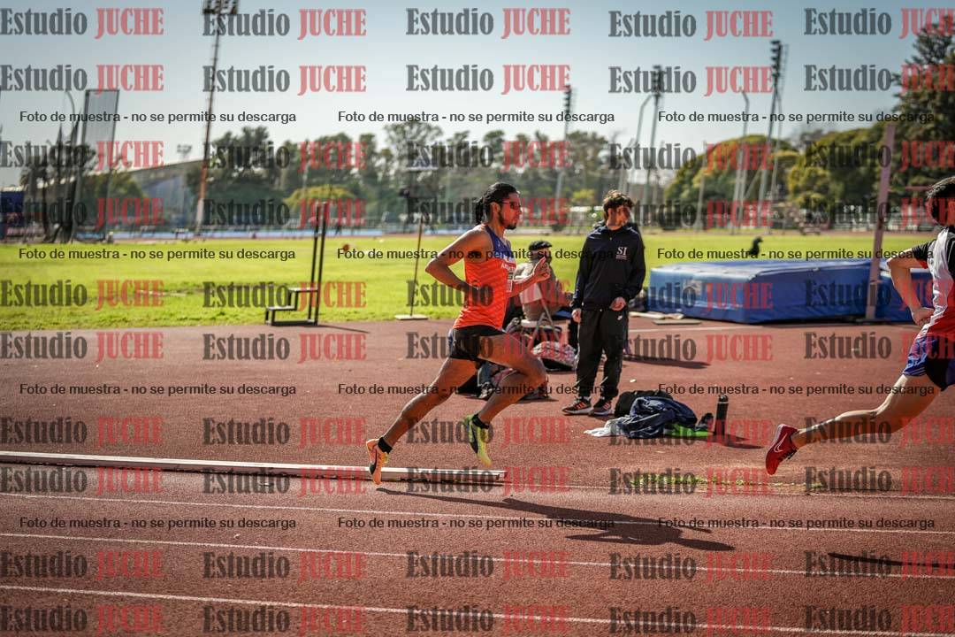 Fotos de los 800 m llanos de varones