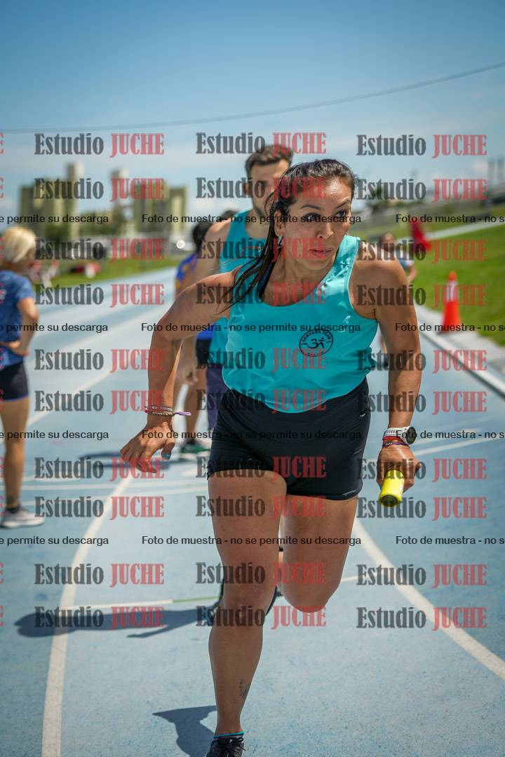 Fotos durante el transcurso de los relevos 20' para running teams - serie 1