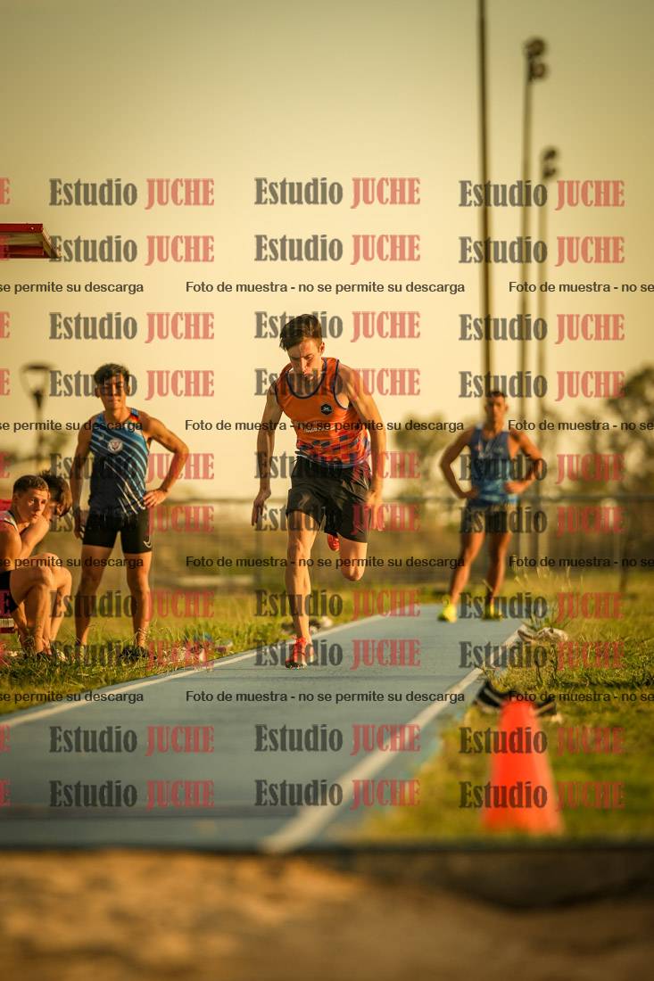 Fotos del salto en largo de varones