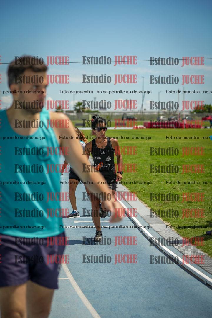Fotos durante el transcurso de los relevos 20' para running teams - serie 1