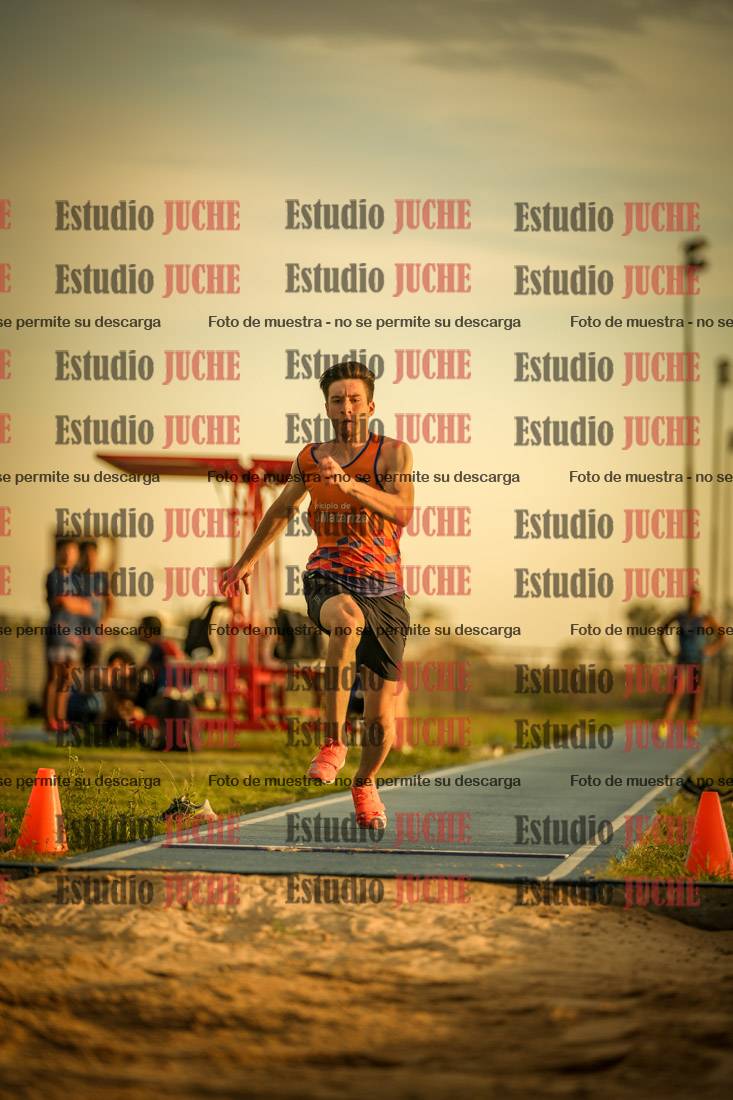 Fotos del salto en largo de varones