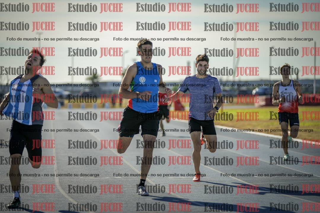 Fotos de los 400 m llanos de varones