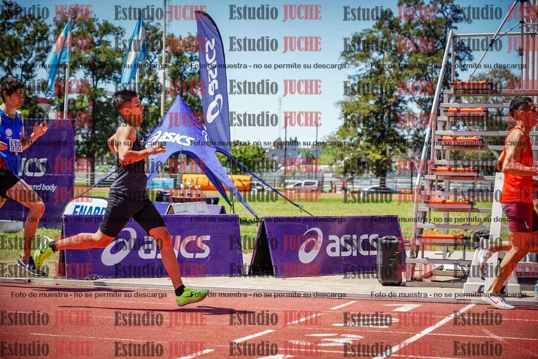 Fotos de los 800 m llanos de varones