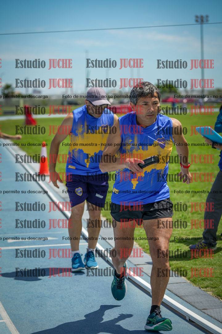 Fotos durante el transcurso de los relevos 20' para running teams - serie 1
