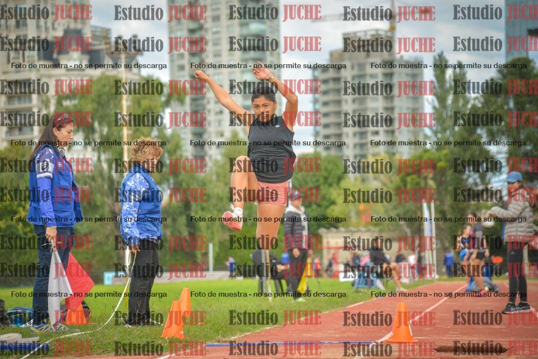 Fotos del salto en largo - mujeres mayores