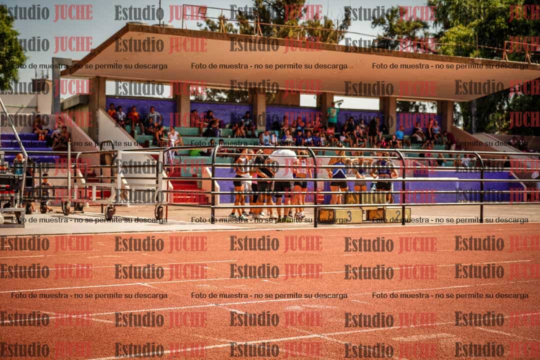 Fotos de los 295 m con vallas de varones