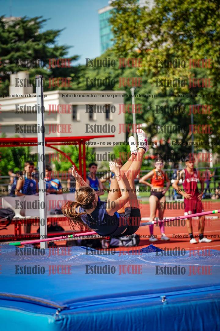 Fotos del salto en alto de mujeres y varones