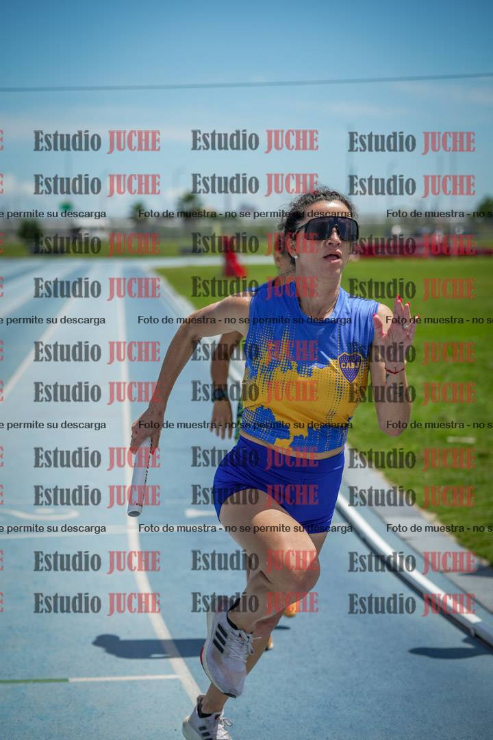 Fotos durante el transcurso de los relevos 20' para running teams - serie 1