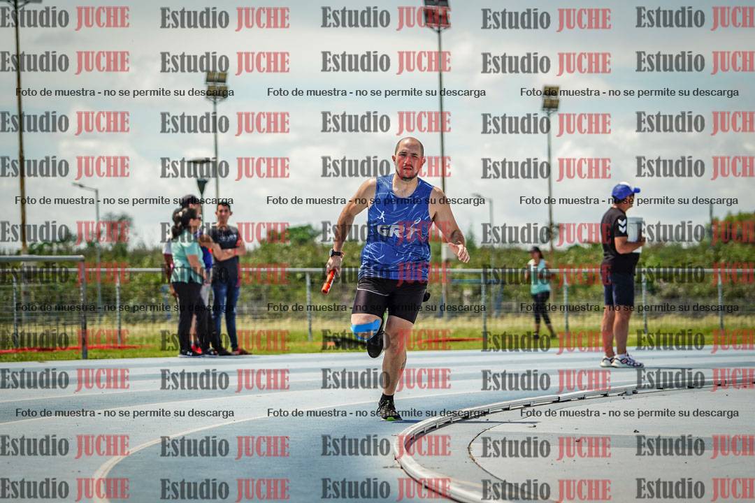 Fotos durante el transcurso de los relevos 20' para running teams - serie 1
