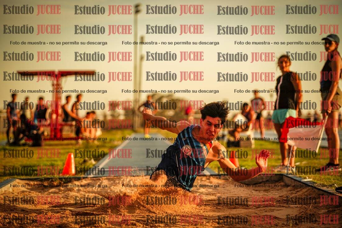Fotos del salto en largo de varones