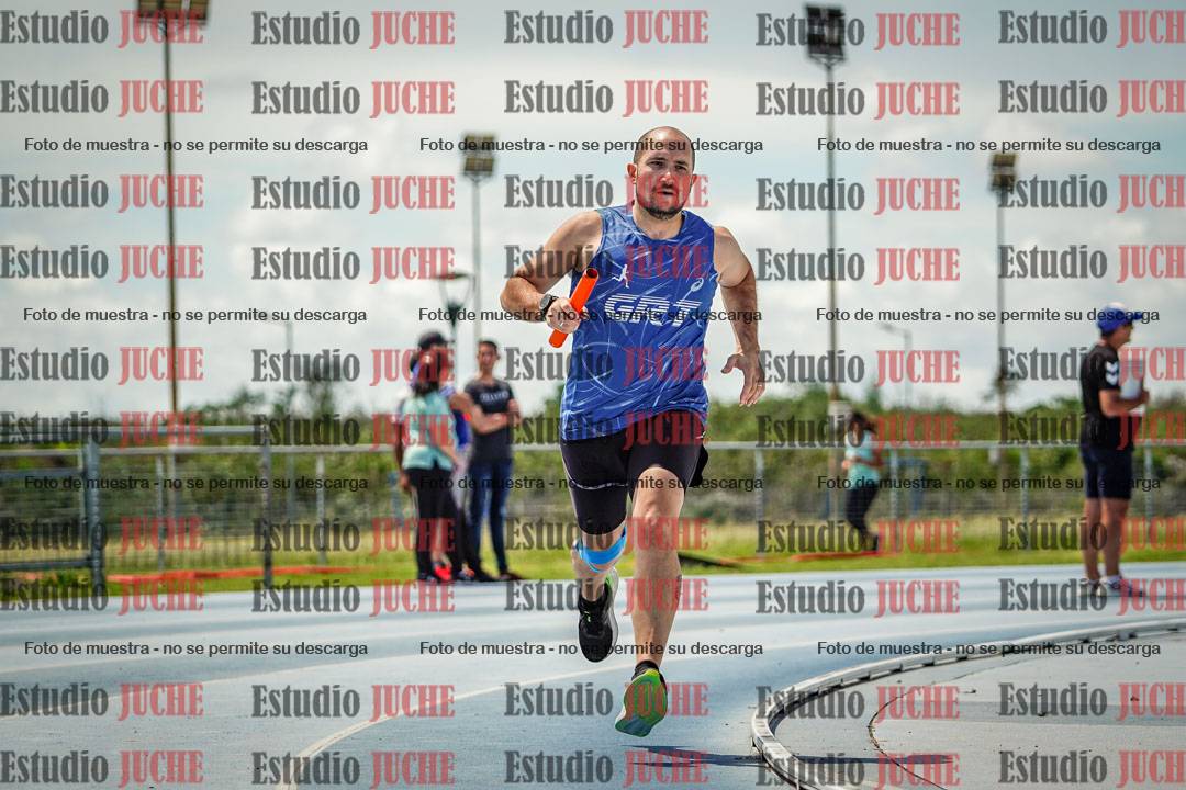 Fotos durante el transcurso de los relevos 20' para running teams - serie 1