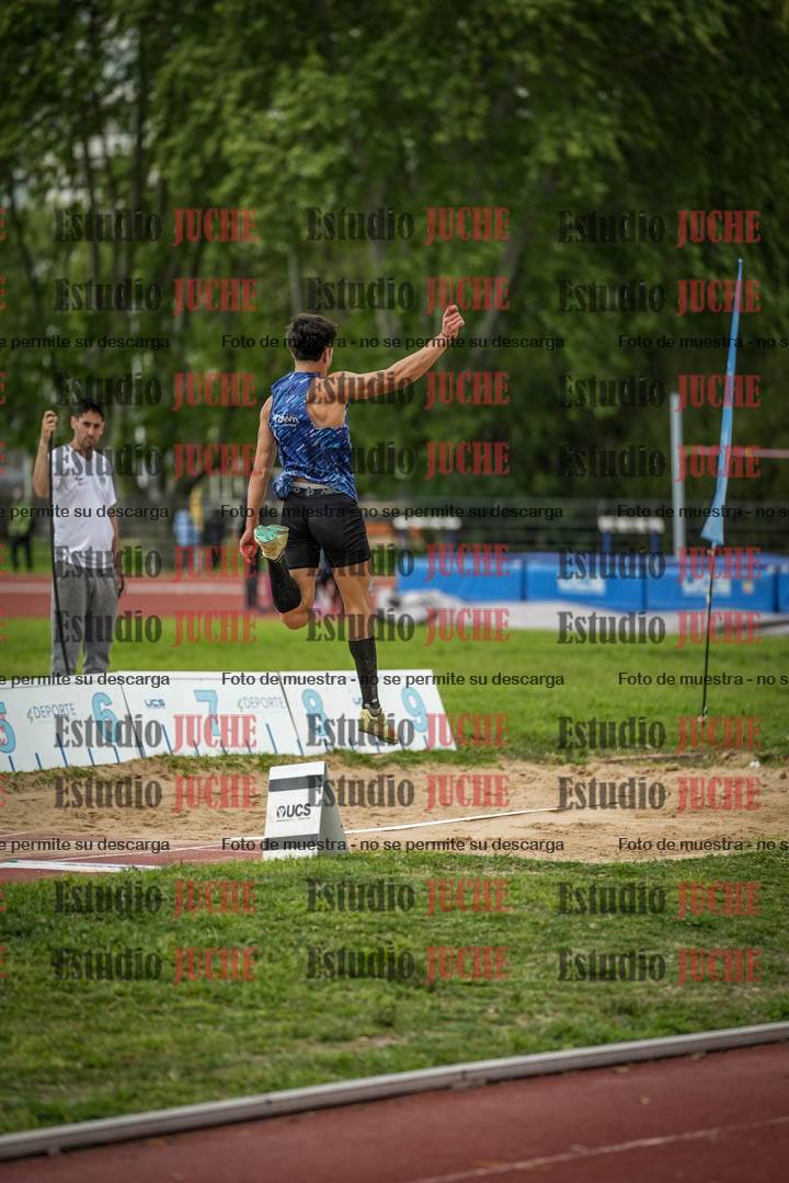 Fotos del salto en largo de varones