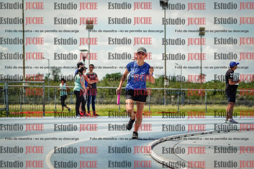 Fotos durante el transcurso de los relevos 20' para running teams - serie 1