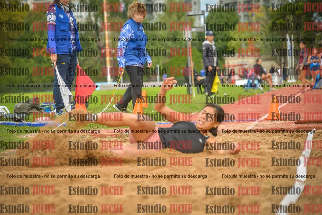 Fotos del salto en largo - mujeres mayores