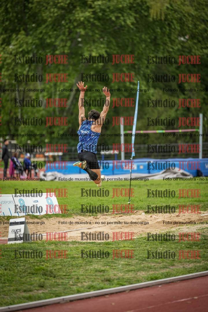 Fotos del salto en largo de varones