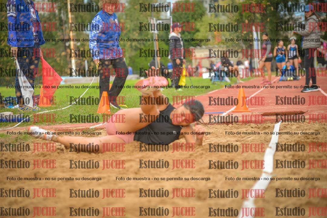 Fotos del salto en largo - mujeres mayores