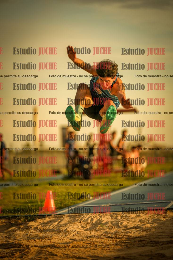 Fotos del salto en largo de varones