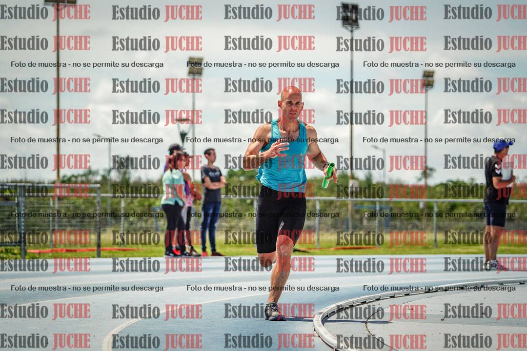 Fotos durante el transcurso de los relevos 20' para running teams - serie 1