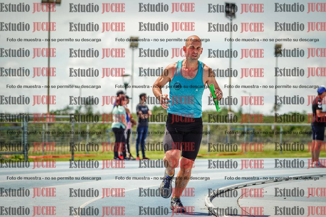 Fotos durante el transcurso de los relevos 20' para running teams - serie 1