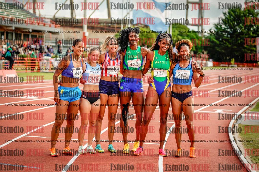 Fotos de algunos extras y podios del día 3