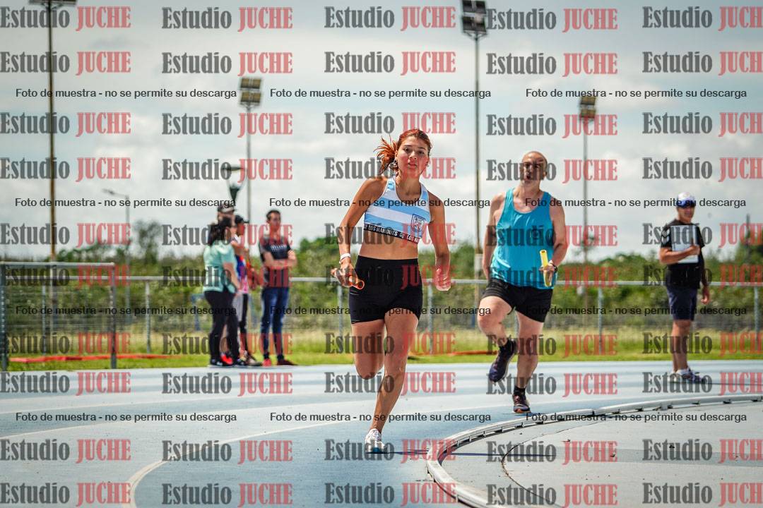 Fotos durante el transcurso de los relevos 20' para running teams - serie 1