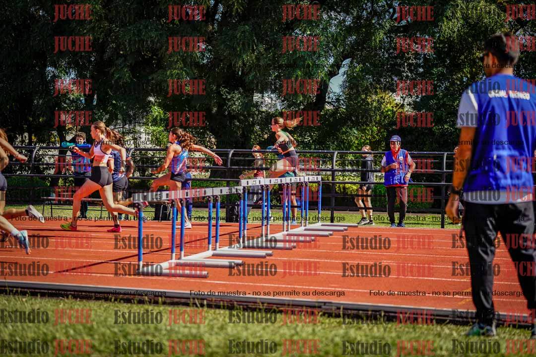 Fotos de los 100 m con vallas de mujeres