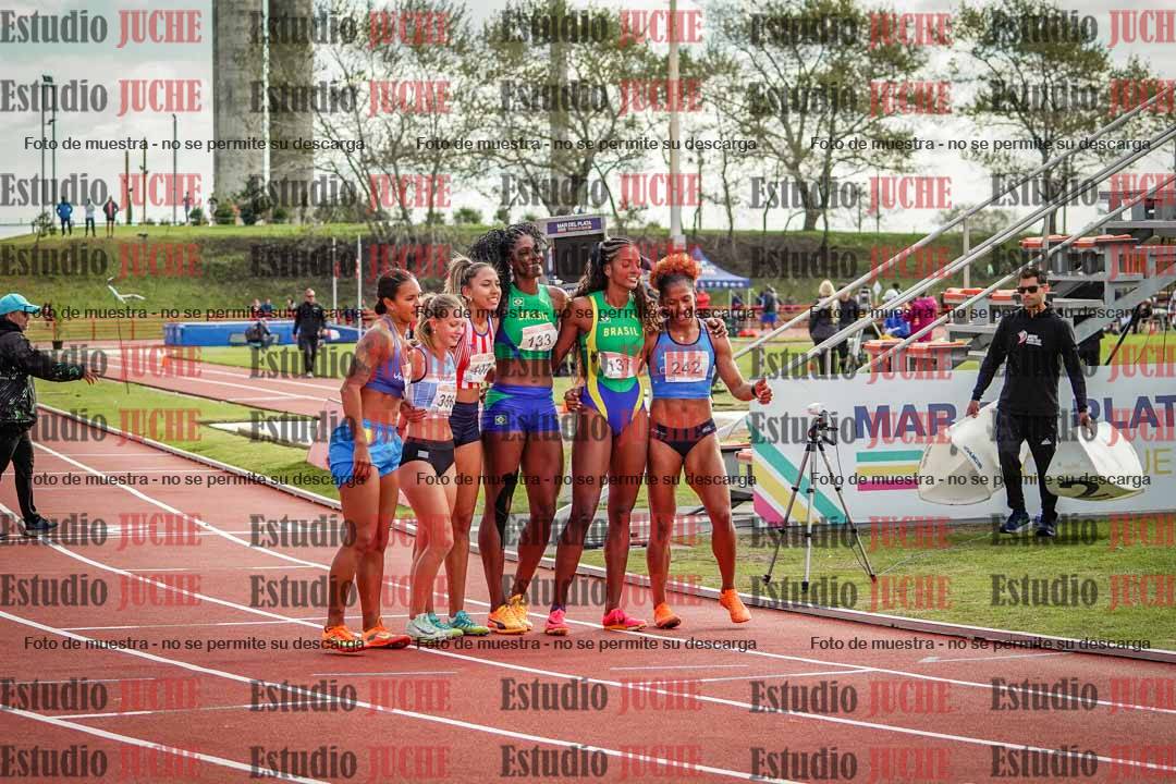 Fotos de algunos extras y podios del día 3