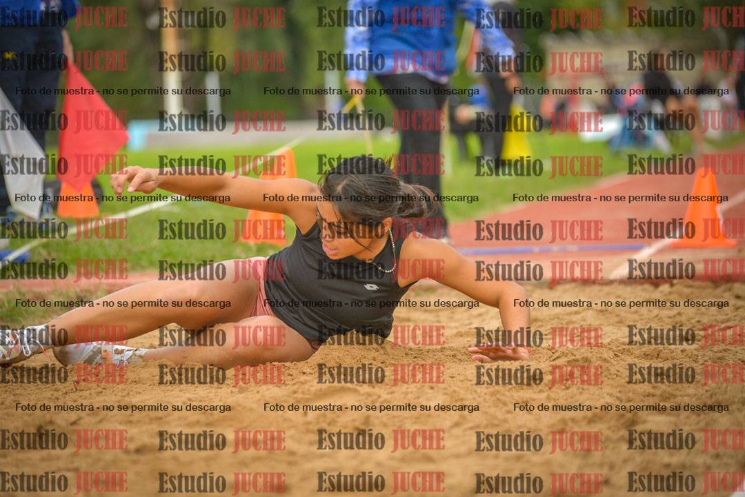 Fotos del salto en largo - mujeres mayores
