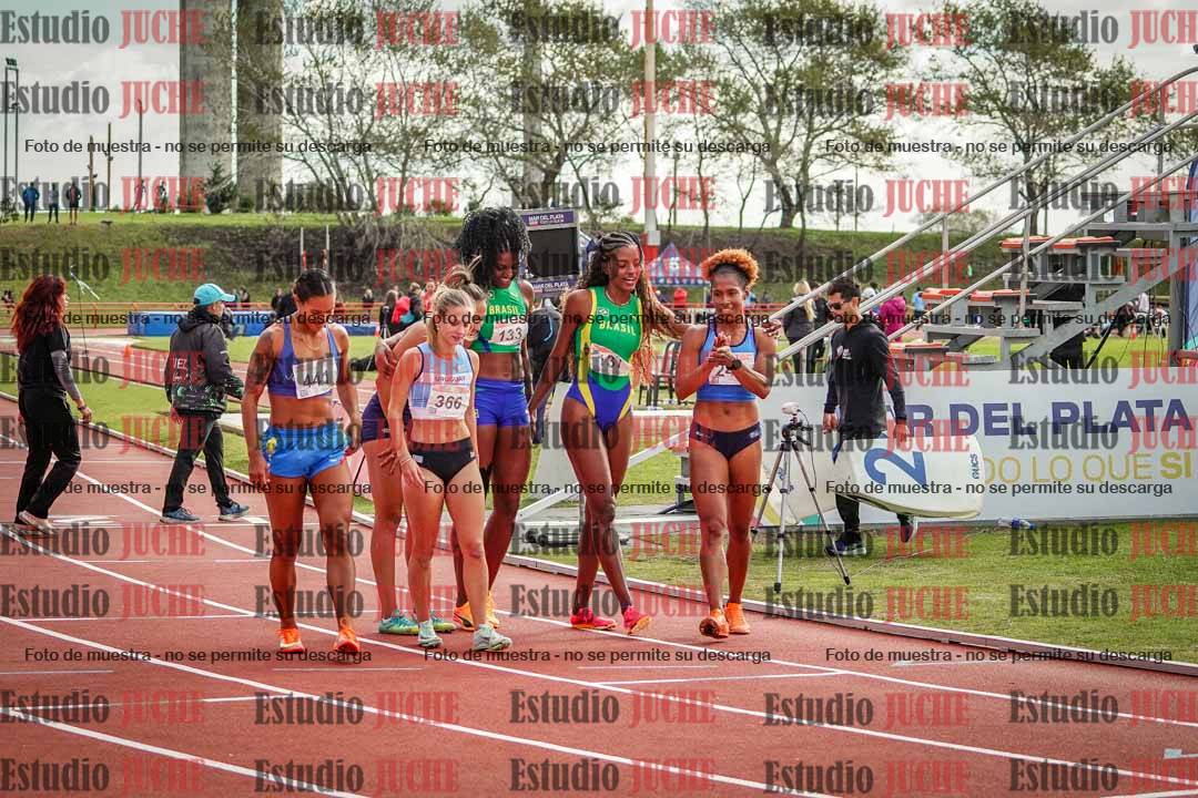 Fotos de algunos extras y podios del día 3