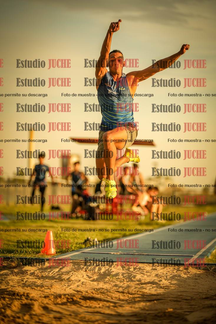 Fotos del salto en largo de varones