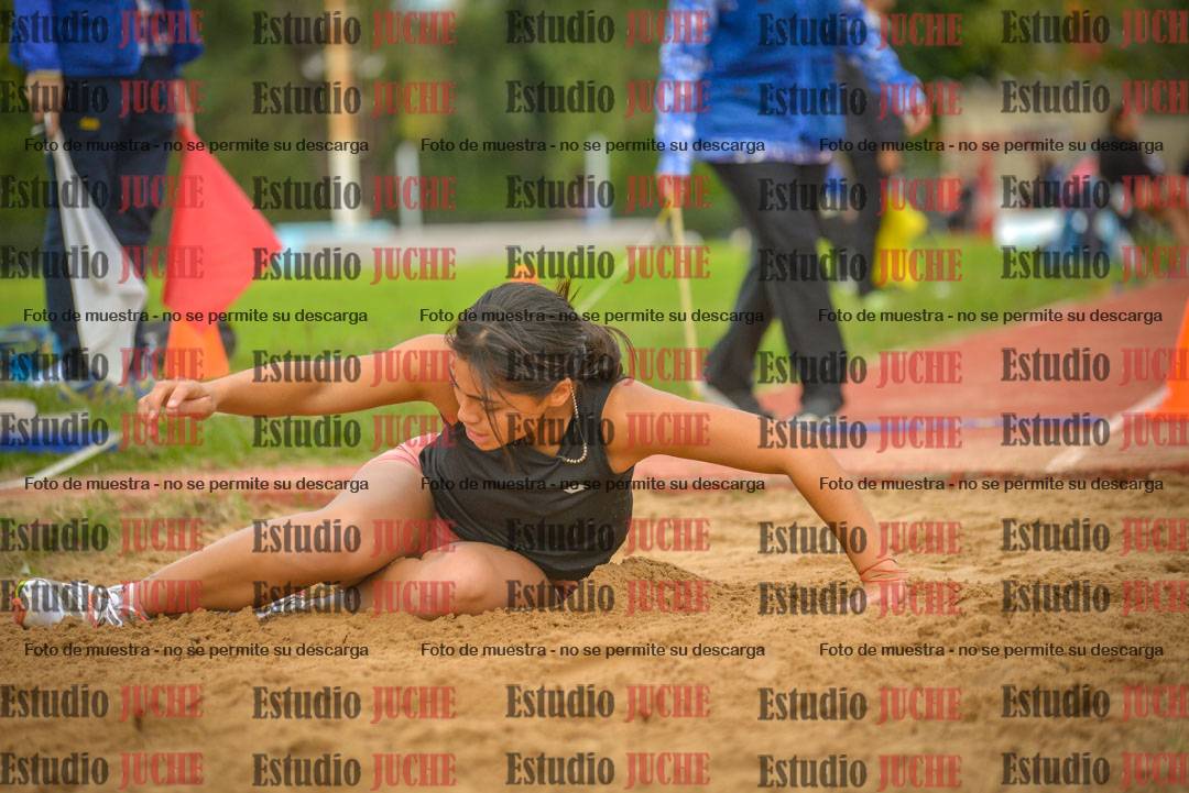 Fotos del salto en largo - mujeres mayores