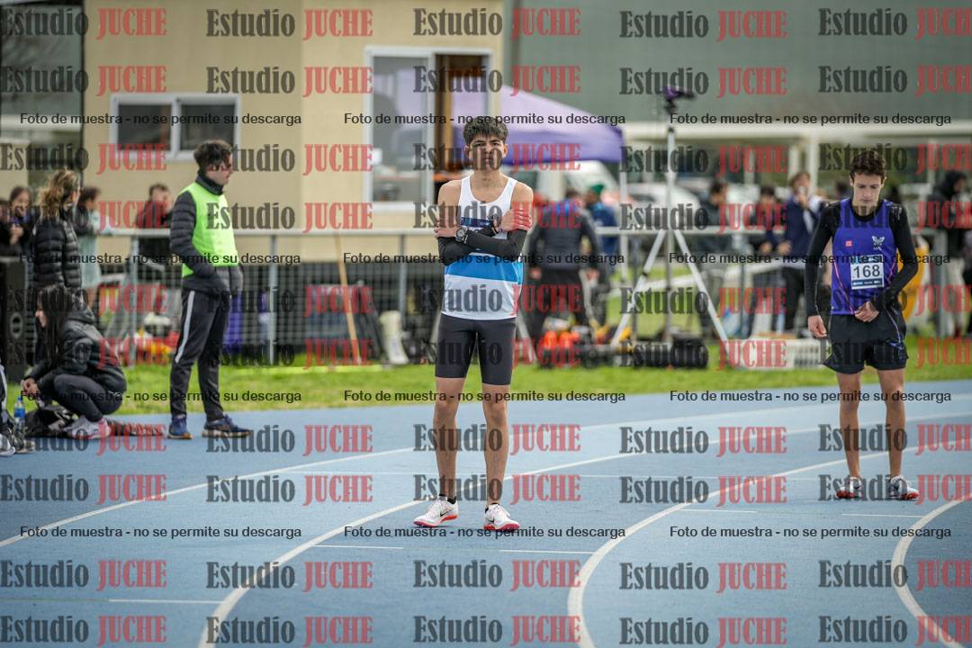Fotos de los 800 m llanos de varones - U17