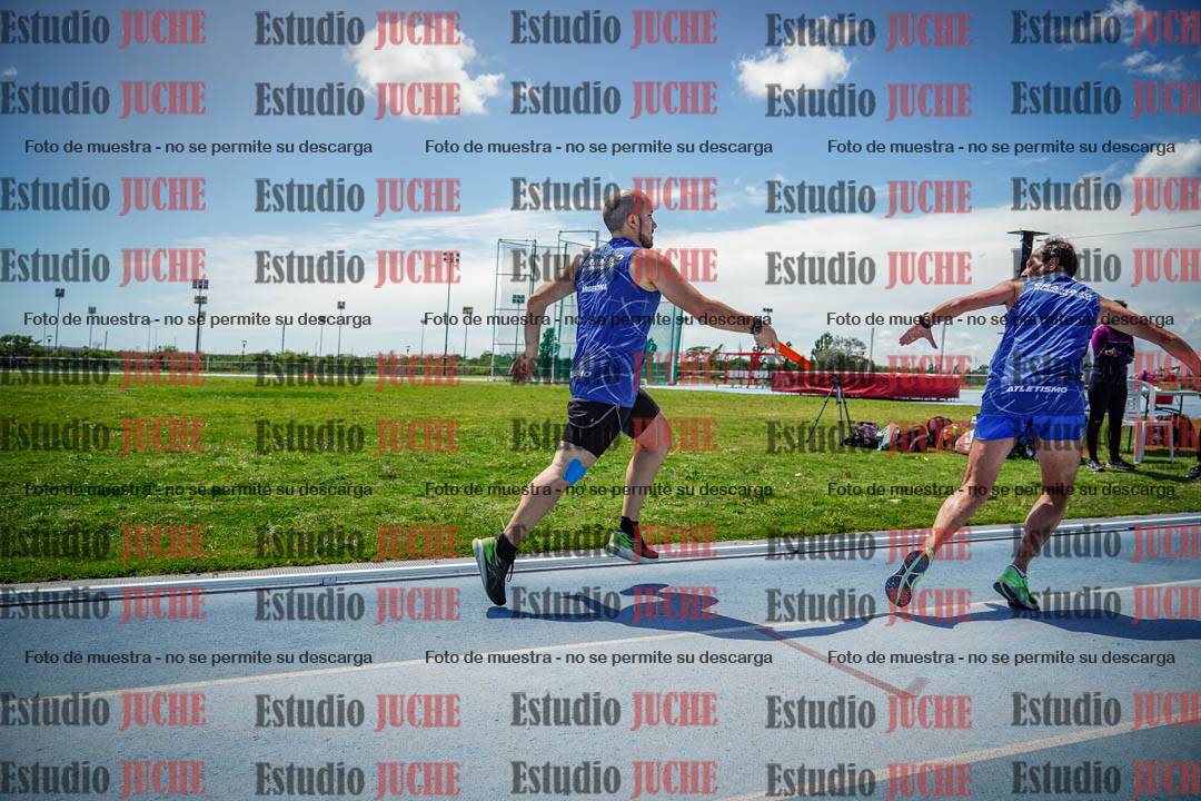 Fotos durante el transcurso de los relevos 20' para running teams - serie 1