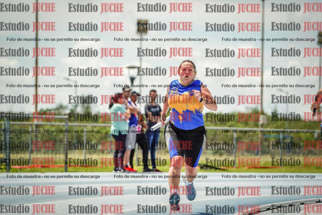 Fotos durante el transcurso de los relevos 20' para running teams - serie 1