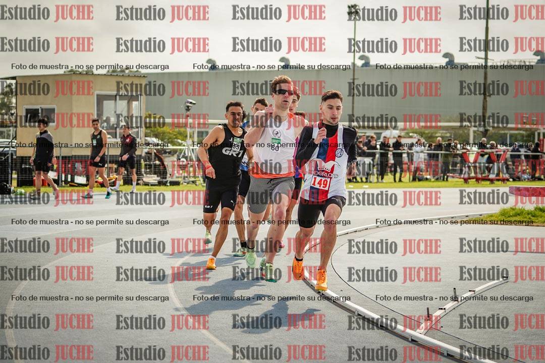 Fotos de los 800 m llanos de varones
